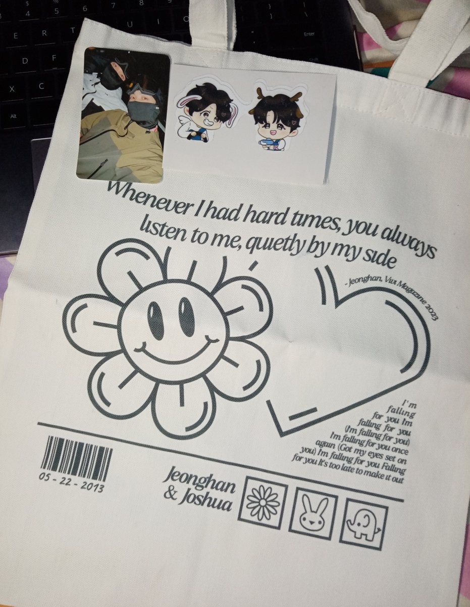 woniesyh's tweet photo. #aDecadeWithYH #FromThentoNowYH
super late feedback since naging busy but already got my tote bag!! super pretty niya 🥺🤎 thank you saur much @MemoirsOfYH https://t.co/ERemx8ndmz