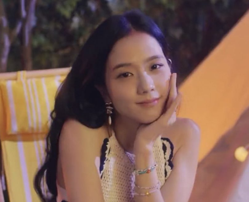 jisoo pics tweet media