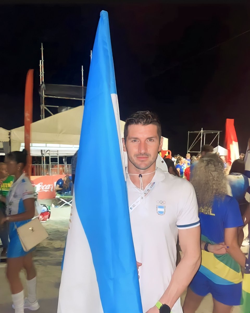 Abanderado en la clausura de los Juegos Suramericanos de Playa