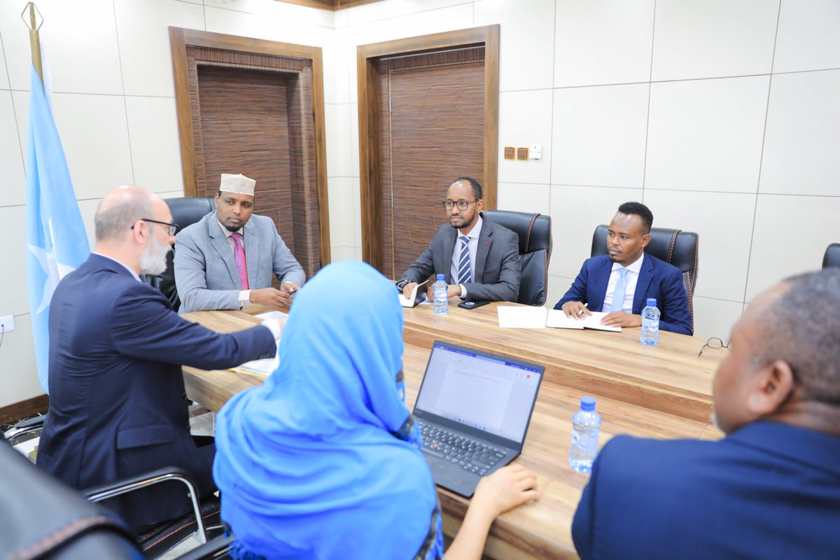 HonBeenebeene's tweet image. Had a great meeting with @GConway_UN, Acting DSRSG, Resident &amp;amp; Humanitarian Coordinator @UNinSomalia. We discussed ways to achieve Somalia&apos;s development goals in line with government priorities &amp;amp; the UN Sustainable Development Cooperation Framework. #SomaliaDevelopment #UNSDCF.