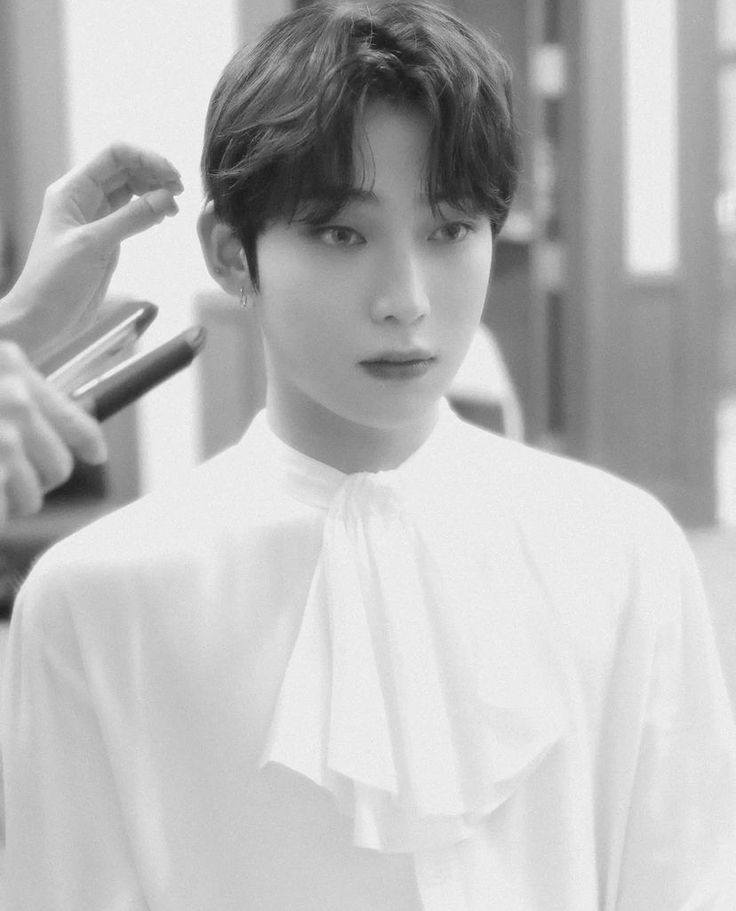 sunoomanka's tweet photo. — backburner 

a #sunsun au wherein zari (sn) has always been fine crisping up at kyu's (sh) back burner, always there at every beck and call. 

what becomes of zari and kyu once a new guy enters the scene which then sets their lives in an odd trajectory? https://t.co/CD5XKIuIr8