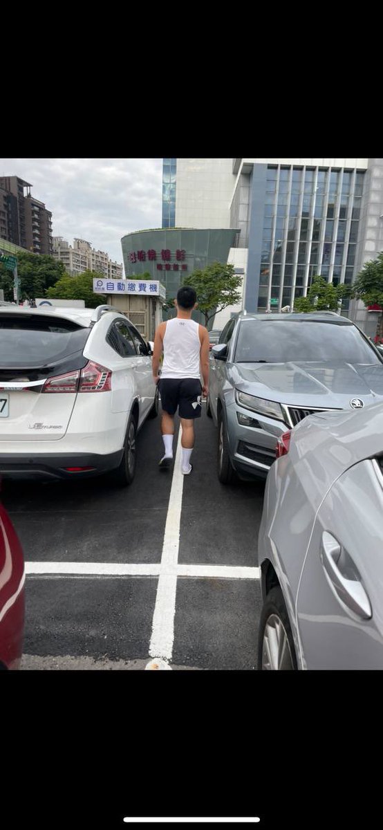 這樣穿很色嗎？
#白襪 
#原味襪