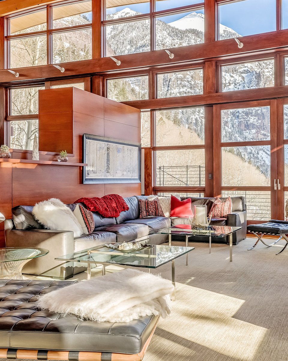 vacasarentals's tweet photo. Pick your jaw up off the floor 😮 and take in this one-of-a-kind home in Telluride.

It offers panoramic views of canyons, falls, and mountains.

See more of The Sanctuary at Bridal Veil Falls in Telluride, CO: https://t.co/4deRD4aJ1P https://t.co/ZHoD4RGXfv
