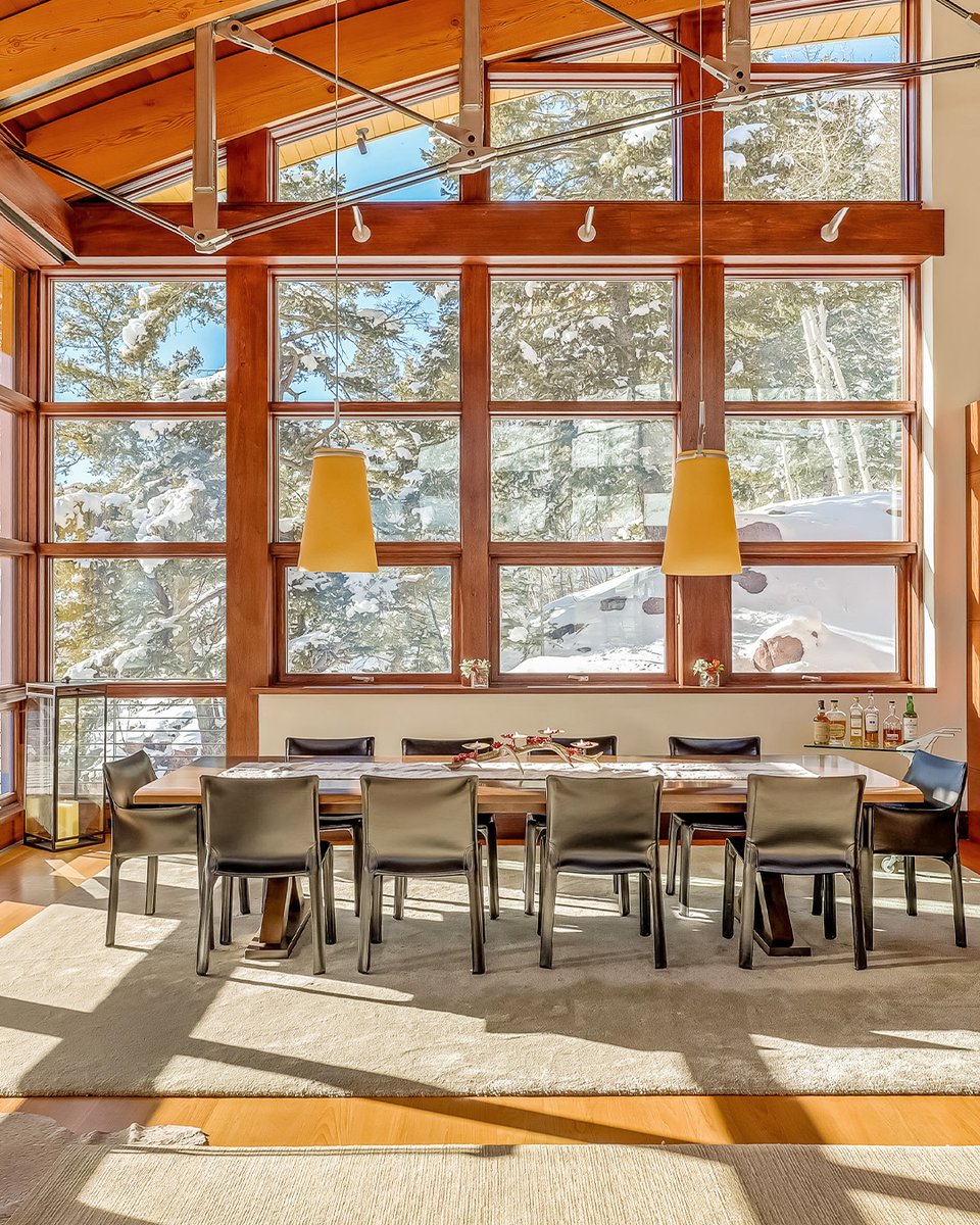 vacasarentals's tweet photo. Pick your jaw up off the floor 😮 and take in this one-of-a-kind home in Telluride.

It offers panoramic views of canyons, falls, and mountains.

See more of The Sanctuary at Bridal Veil Falls in Telluride, CO: https://t.co/4deRD4aJ1P https://t.co/ZHoD4RGXfv
