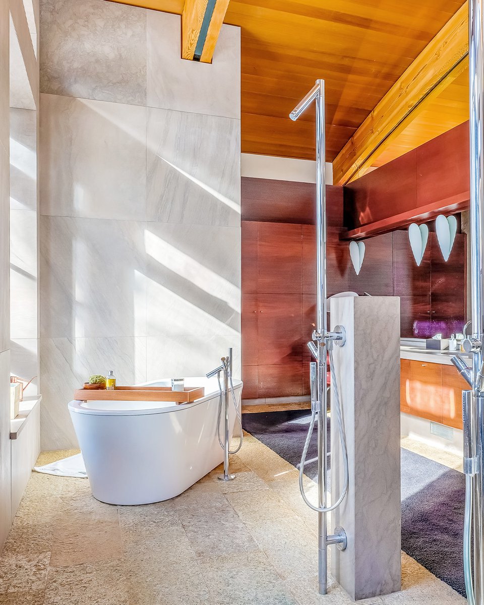 vacasarentals's tweet photo. Pick your jaw up off the floor 😮 and take in this one-of-a-kind home in Telluride.

It offers panoramic views of canyons, falls, and mountains.

See more of The Sanctuary at Bridal Veil Falls in Telluride, CO: https://t.co/4deRD4aJ1P https://t.co/ZHoD4RGXfv