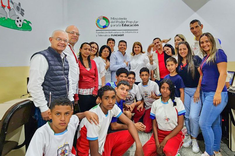 _LaAvanzadora's tweet image. ¡A ganar y seguir creciendo!

El talento merideño estará formándose en el área académica y forjándose en el deporte.

@NicolasMaduro
@MPPEDUCACION