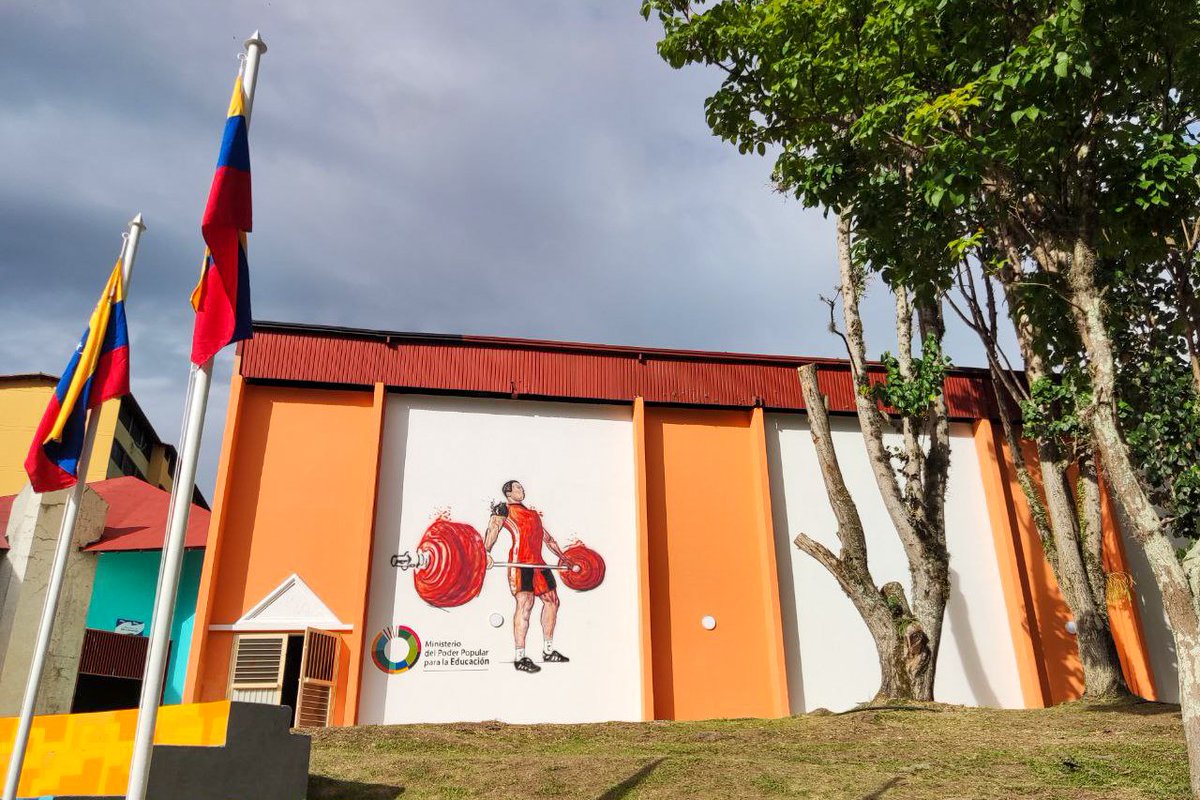 _LaAvanzadora's tweet image. ¡A ganar y seguir creciendo!

El talento merideño estará formándose en el área académica y forjándose en el deporte.

@NicolasMaduro
@MPPEDUCACION