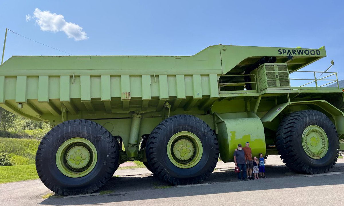 Stand in the shadow of the Terex Titan, feel the force of the wind at the top of the Elkview mine, and delve into a dino diorama of history in #Sparwood
<a href="/TeckResources/">Teck Resources</a> <a href="/SprwdChmbr/">SparwoodChamber</a> @Sparwood_Museum  
#TitanTruck #Coal #Mine #SparwoodBC #Dinosaur #Footprint
buff.ly/3OBt2Wh