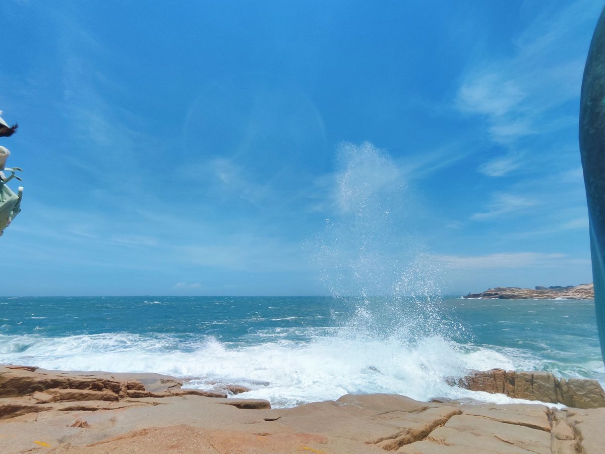 daversifier's tweet image. The sea is so beautiful too, let's see the waves of the sea #sea #waves #travel #hiking #hiking #exploration #adventure #enjoy #life #fun #beautiful #bluesky