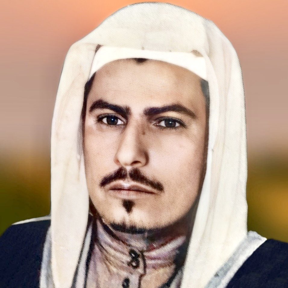1️⃣
من أبناء بلدة #اليمامة بـ #الخرج
يبرز اسم المربي الفاضل
وعلم من أعلام التعليم النظامي الأوائل 
أ.#محمد_بن_صالح_الفوّاز - رحمه الله - 
مدير منطقة #أبها التعليمية لمدة ١٨ عاما

🔸ولد في اليمامة
ودرس على يد عالمها
الشيخ / عبدالله الفوّاز  - رحمه الله - 
🔸التحق بالمعهد العلمي