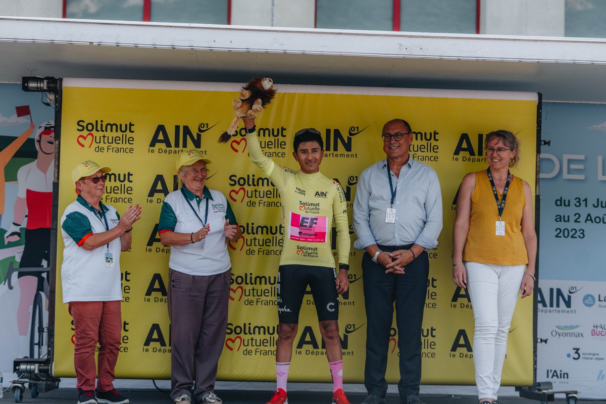 efsockcheck's tweet photo. After what feels like ages waiting for a win, Alex Cepeda takes stage 2 of the tour De l'ain, but unfortunately socks are on the wrong way around  🧦❌

#leftlightrightbright https://t.co/CW9liGDoHe