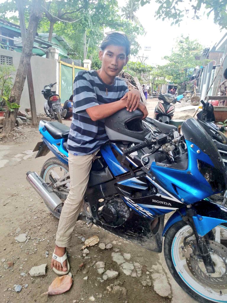 ShanMinKhant4's tweet photo. ချစ်မိလို့ဈေးပေါသွားတာလာ
09761524946 https://t.co/lB1BJaoMPY