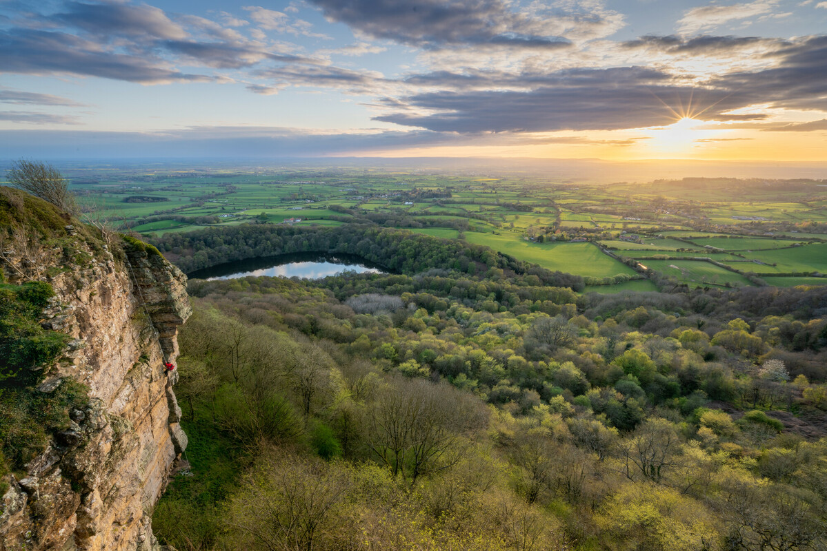 NorthYorkMoors's tweet photo. Stunning scenes across the North York Moors, there's no better day to show off our National Park than on Yorkshire Day 🧡
📸 : Paul Kent, Little Fryup Dale & Staithes
📸 : Mike Kipling, Boulby Cliffs
📸 : Oliver Sherratt, Sutton Bank
#NorthYorkMoors #YorkshireDay #EyUp #OwDo https://t.co/zqcTnL0ymM