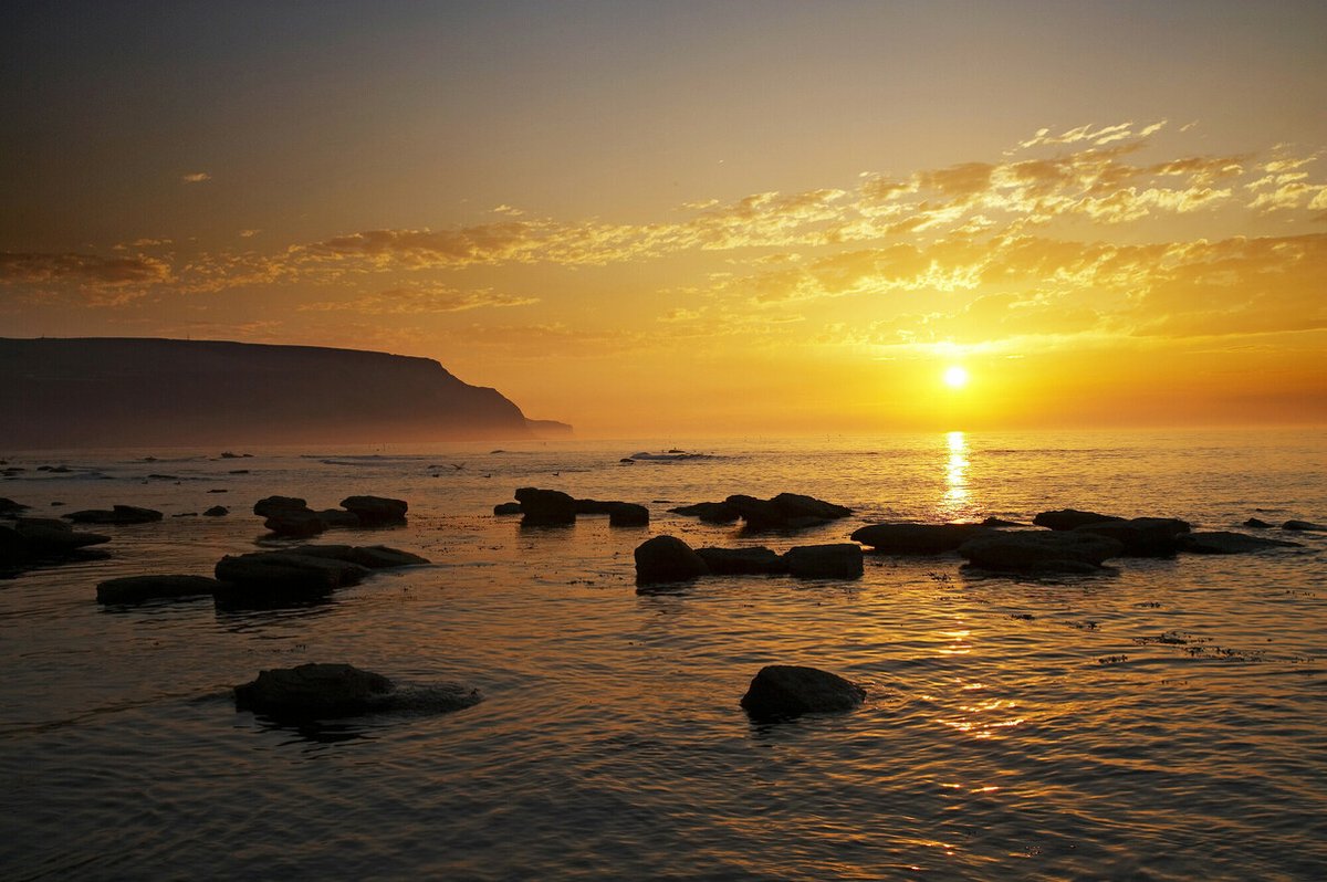 NorthYorkMoors's tweet photo. Stunning scenes across the North York Moors, there's no better day to show off our National Park than on Yorkshire Day 🧡
📸 : Paul Kent, Little Fryup Dale & Staithes
📸 : Mike Kipling, Boulby Cliffs
📸 : Oliver Sherratt, Sutton Bank
#NorthYorkMoors #YorkshireDay #EyUp #OwDo https://t.co/zqcTnL0ymM