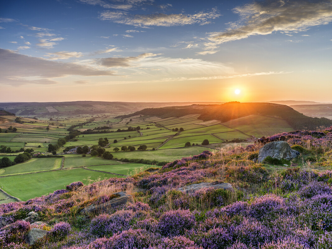 NorthYorkMoors's tweet photo. Stunning scenes across the North York Moors, there's no better day to show off our National Park than on Yorkshire Day 🧡
📸 : Paul Kent, Little Fryup Dale & Staithes
📸 : Mike Kipling, Boulby Cliffs
📸 : Oliver Sherratt, Sutton Bank
#NorthYorkMoors #YorkshireDay #EyUp #OwDo https://t.co/zqcTnL0ymM
