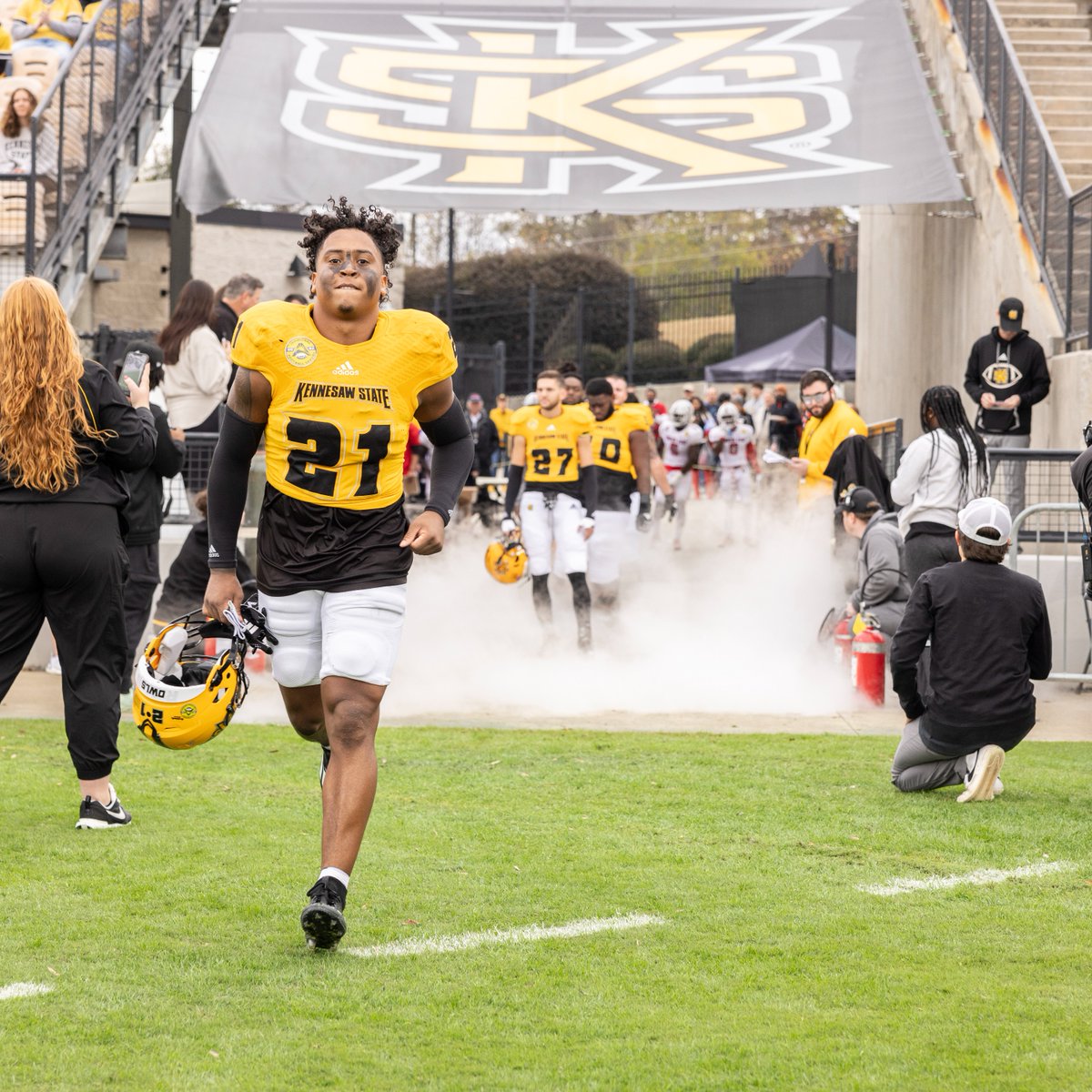 kennesawstate's tweet photo. The Owls take the field in just 30 days. We can't wait to see @KennesawStFB light up the scoreboard at the Bank on a Thursday night. Let's go Owls! https://t.co/I2nXFF0OBD