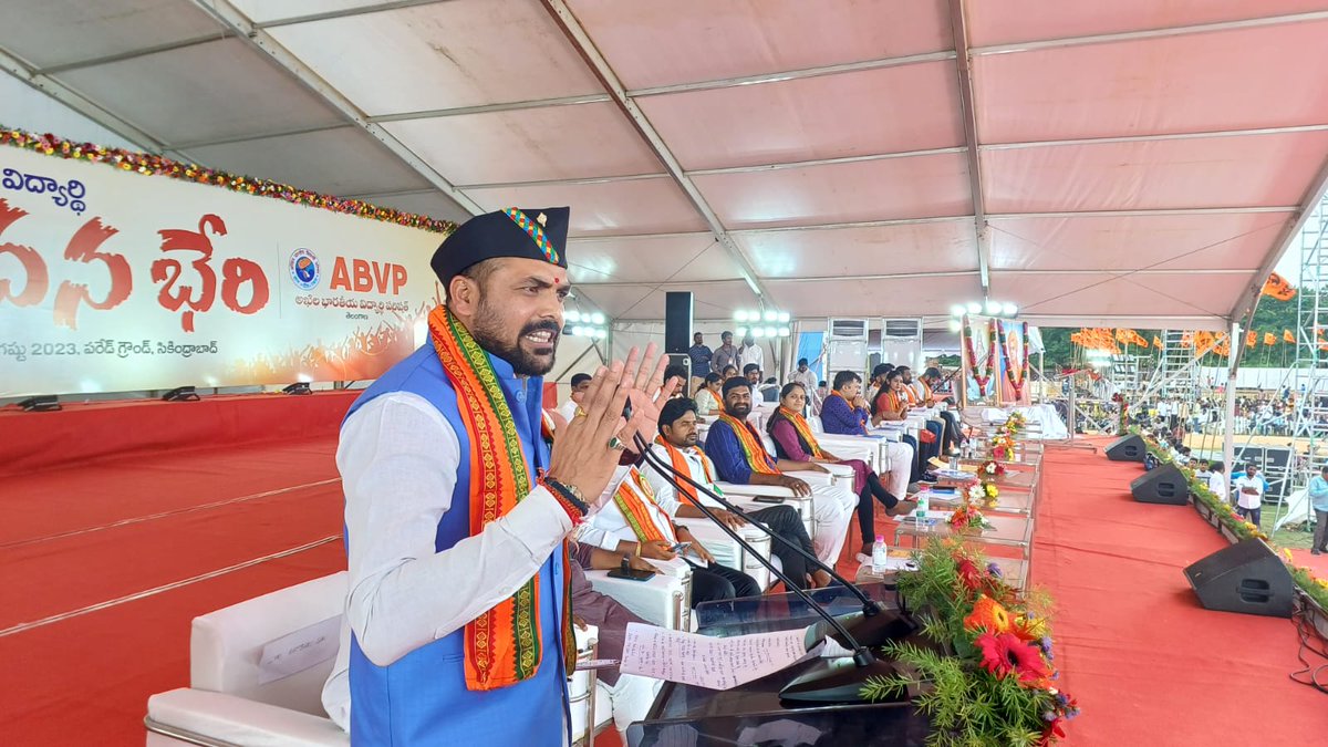 ABVPGujarat's tweet photo. ABVP Telangana Prant organized #KadanaBheri at Parade Ground, Hyderabad in which thousands of students from across Telangana raised their voice to enact the Fee Regulation Act, Implementation of #NEP2020, (1/3) https://t.co/faBFsN453P