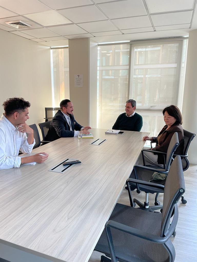 Sernatur_RM's tweet photo. Hoy nos juntamos en una reunión de trabajo y acercamiento con la directiva de @conciergechile en donde establecimos lineamientos de cooperación mutua en pos del desarrollo turístico de la región. #turismo #chile https://t.co/tPWpzqw6cz