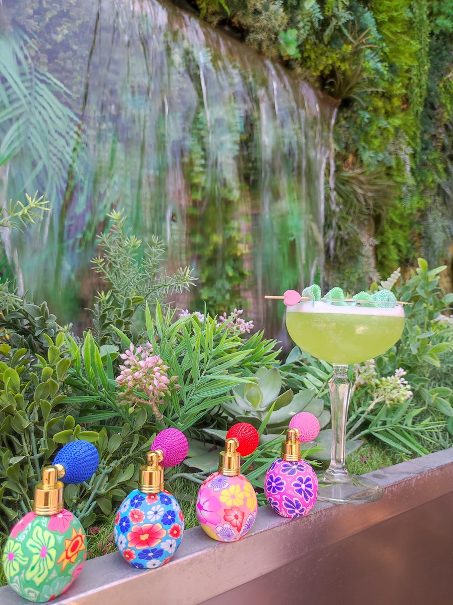 PuertoDeCuba's tweet photo. Somos expertos en ponerle una nota de color a las noches sevillanas 🌙💕
.
.
.

#copas 
#combinados 
#cocteleria 
#tardeo 
#Sevilla 
#salierensevilla 
#baresdecopas 
#baresdesevilla 
#bares https://t.co/FlnXSfMdk3