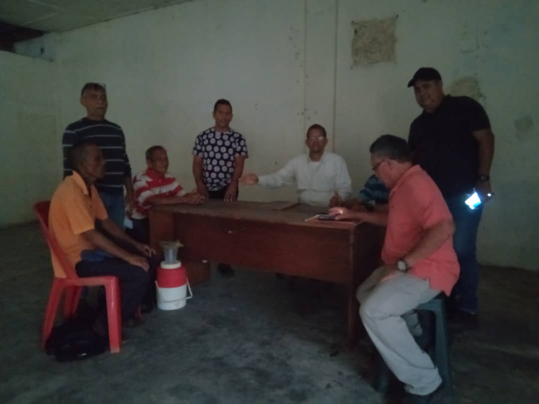 ADCaripito's tweet photo. #31/07/2023. Reunión ordinaria CEM. Bolívar, Caripito, planificación de actividades para continuar con las visitas casa por casa y llevar la propuesta de prosperidAD de nuestro candidato a las elecciones primarias del 22 de Octubre, Carlos Prosperi. Próximo presidente, Venezuela https://t.co/hIdTwgpG0s
