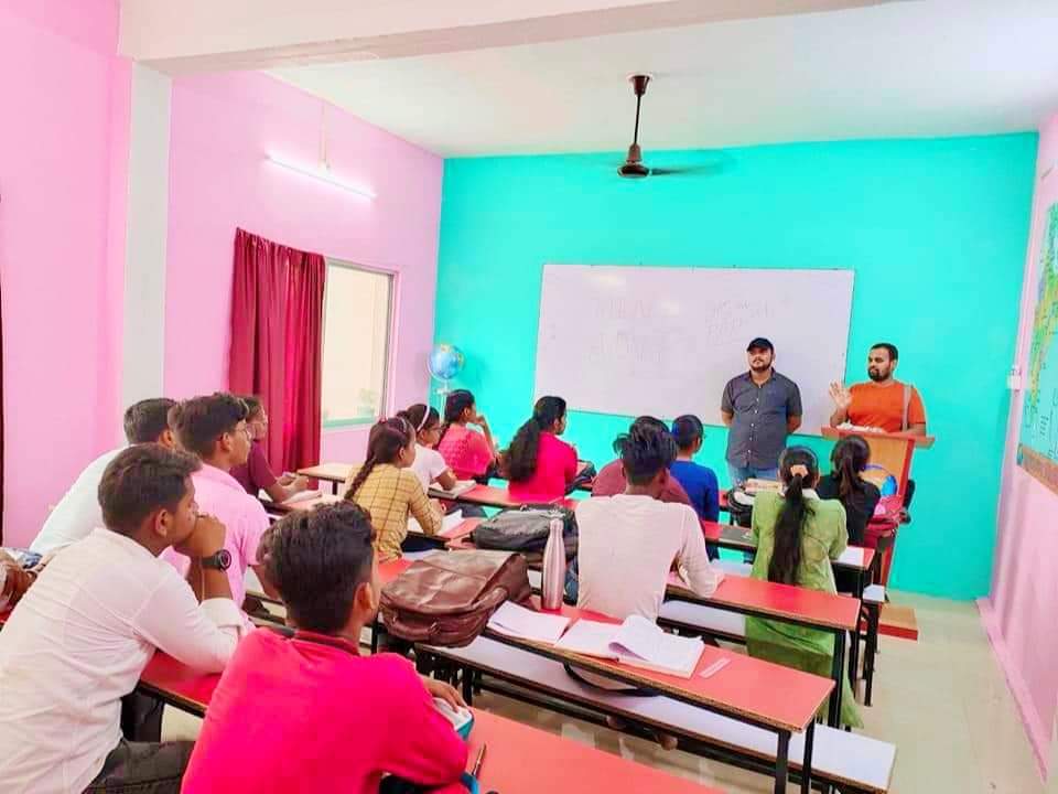 pkkashi221308's tweet photo. #सदस्यता_अभियान
#Membership_Drive
आज अखिल भारतीय विद्यार्थी परिषद जौनपुर जिले के कार्यकर्ताओं द्वारा DDS कोचिंग के छात्र छात्राओं की सदस्यता कर सदस्यता अभियान का उद्घाटन किया गया।
@ABVPVoice @iGhanshyamShahi https://t.co/cGHFfY8xOC