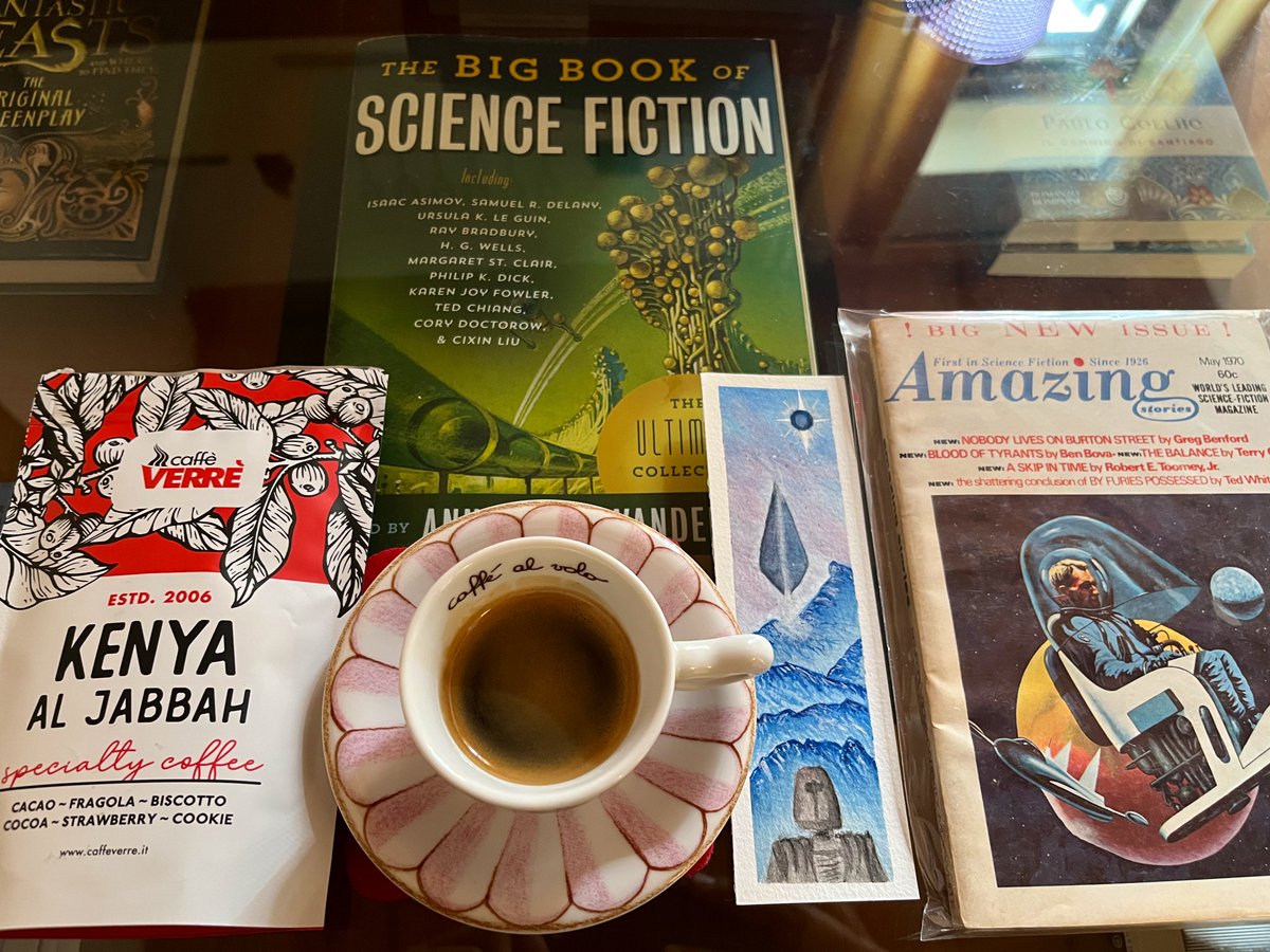 #Thursday #coffee break. #reading #sciencefiction #amazingstories #magazine