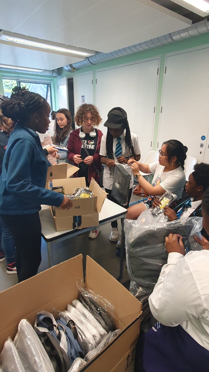 Please help a young person starting secondary school by donating brand new equipment to Hackney Youth Parliament's Pack to School Appeal. Donations are being gratefully received at Forest Road Youth Hub until Friday 4 August. Donate: bit.ly/packtoschoolap…