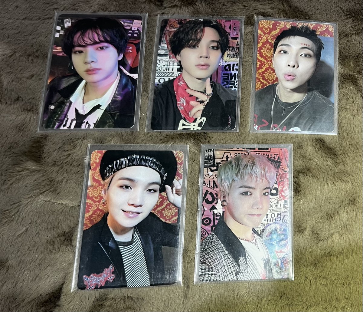 goraecart's tweet photo. WTS | LFB PH #GoraeCartOnHand

🐳BTS SG22 pc
₱400 set + lsf

MOD: flash/ggx
MOP: gcash
Reply or DM us to avail

🏷namjoon jin jhope suga jimin season greetings nrpc https://t.co/OmKBklry0F