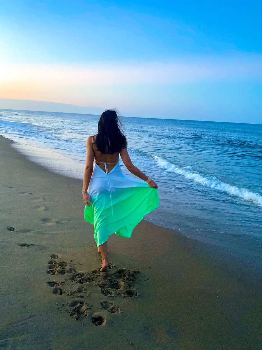 Nivea__mc's tweet photo. "If my life were a fragrance,
          it would smell like the sea."
          
꧁꧂🌊☀️🐬꧁꧂

#poetry #poesia #bluesoul #SeaUsRise 
#sea #nature #sealover #blue https://t.co/V1IyW0tR4U