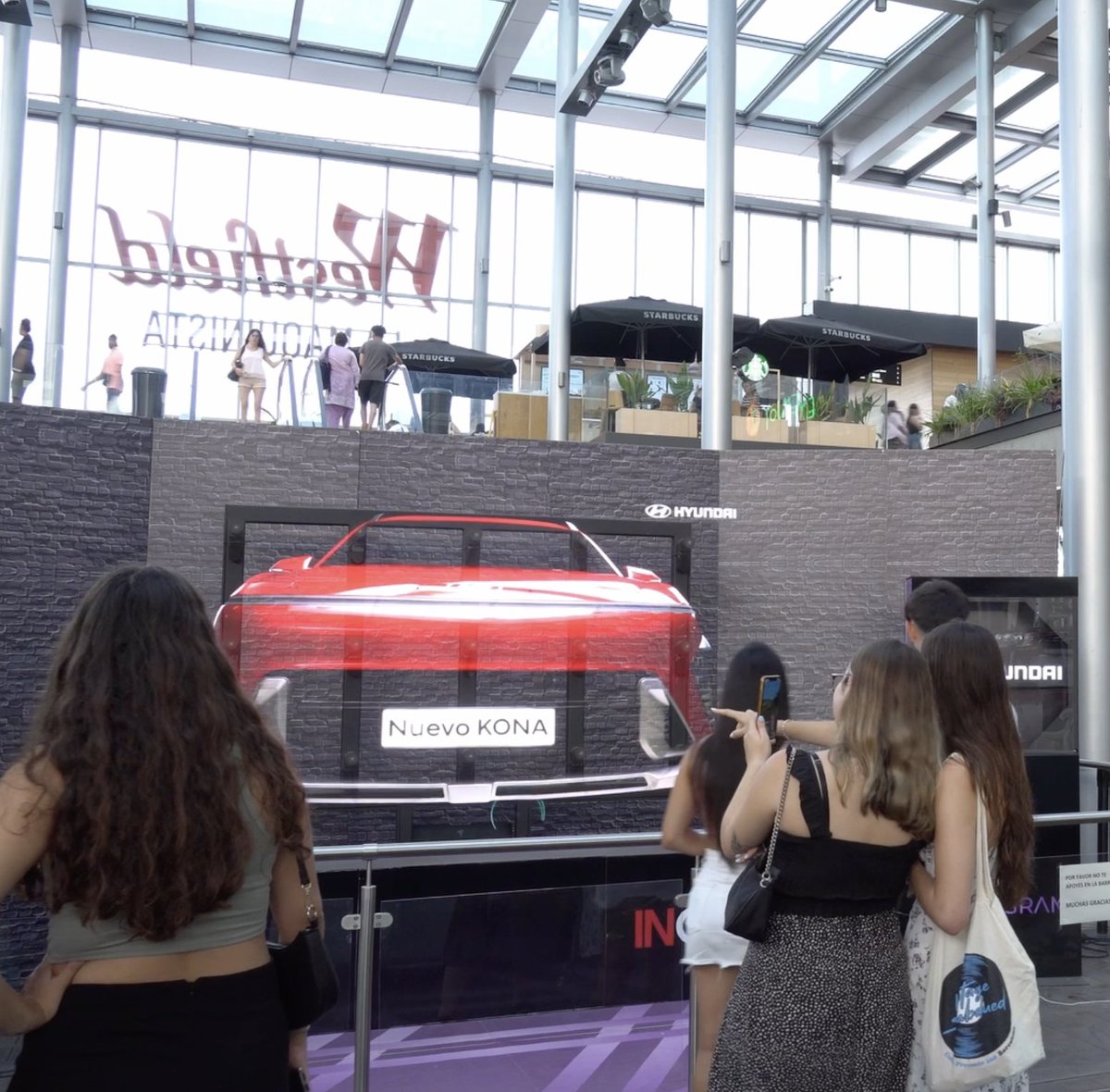 HyundaiPR_es's tweet photo. @HyundaiEsp lanza el Nuevo #KONA con un holograma 3D en el “Centro Comercial Westfield La maquinista” de Barcelona 😮😮😮https://t.co/l46e8nKqGn https://t.co/Ac9eG2Qb7U