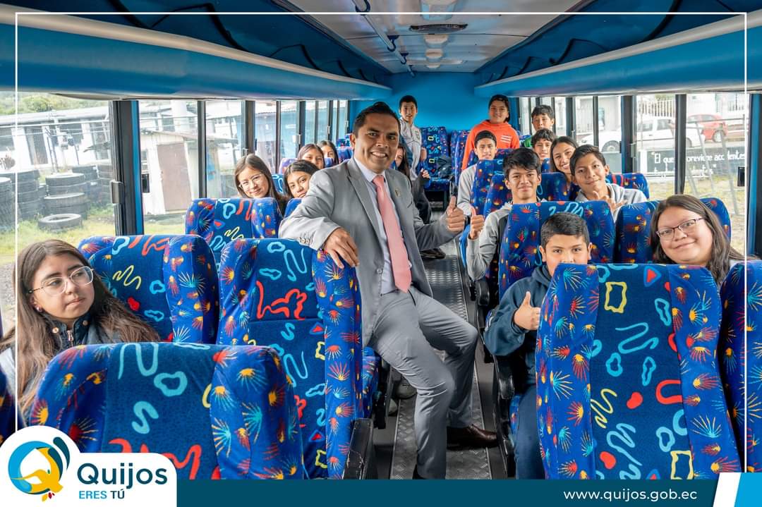GADMQuijos's tweet photo. 🌟🎉 ¡Gran entusiasmo y alegría! 🚌👦 Nuestro alcalde Edison Cueva despidió a los niños hacia los talleres de supervivencia 🚑🏕️ impartidos por el GEMA. ¡Cursos vacacionales Quijos 2023! 🌳😄 

#AprendiendoDivirtiéndonos #QuijosEresTú

@PoliciaEcuador https://t.co/W4QNxZsnke