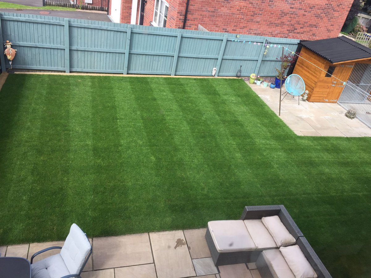 NatalieOBeirnes's tweet photo. @rolawn ain’t no lawn like a Rolawn lawn 😂

Just 2 weeks after laying new Medallion Turf and it looks lush 

Now the husband is happy 😆 https://t.co/6bIiWAhVQU