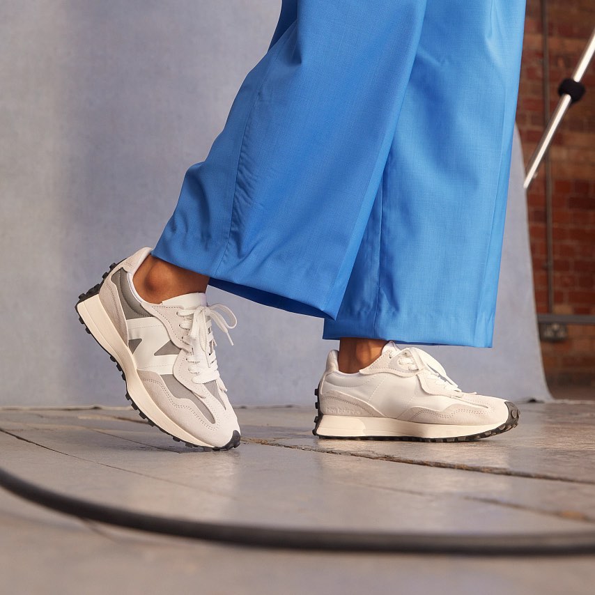 lemonurban's tweet photo. The 327. A modern expression of ‘70s heritage. 😍😍

🔥🔥🔥 New colorways available globally now.

Shop Here ➡️https://t.co/5C7b5h7hf2 https://t.co/cqEcZRDbaW