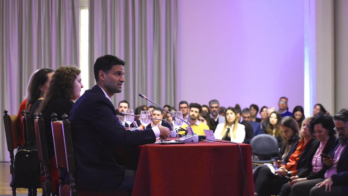 Panel “Diálogos en torno a los desafíos en la protección de datos personales e inteligencia artificial”.
Exponen <a href="/DferDiego/">Diego Fernández</a>, @MilanesVale y <a href="/SofiaScasserra/">Sofia Scasserra</a>
Modera: <a href="/PauleroVioleta/">Violeta Paulero</a>