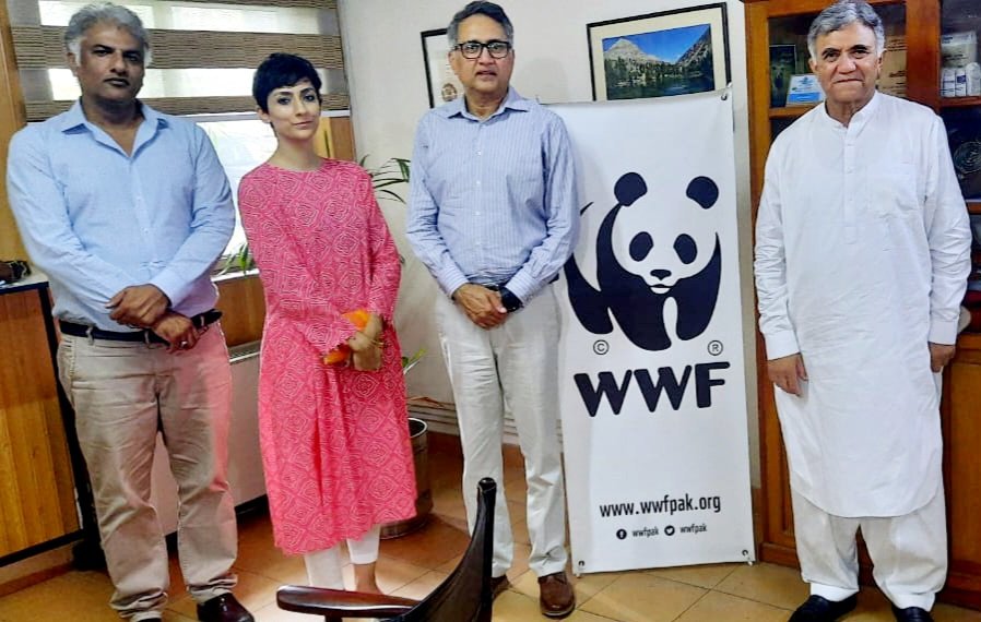 Thank you <a href="/AdmiralAsif/">Admiral Asif Sandila</a> Sandila for visiting <a href="/WWFPak/">WWF-Pakistan</a> today. We look forward to support teachers and students of @MoawnFoundation #schools in #environmental #education knowledge and resources.