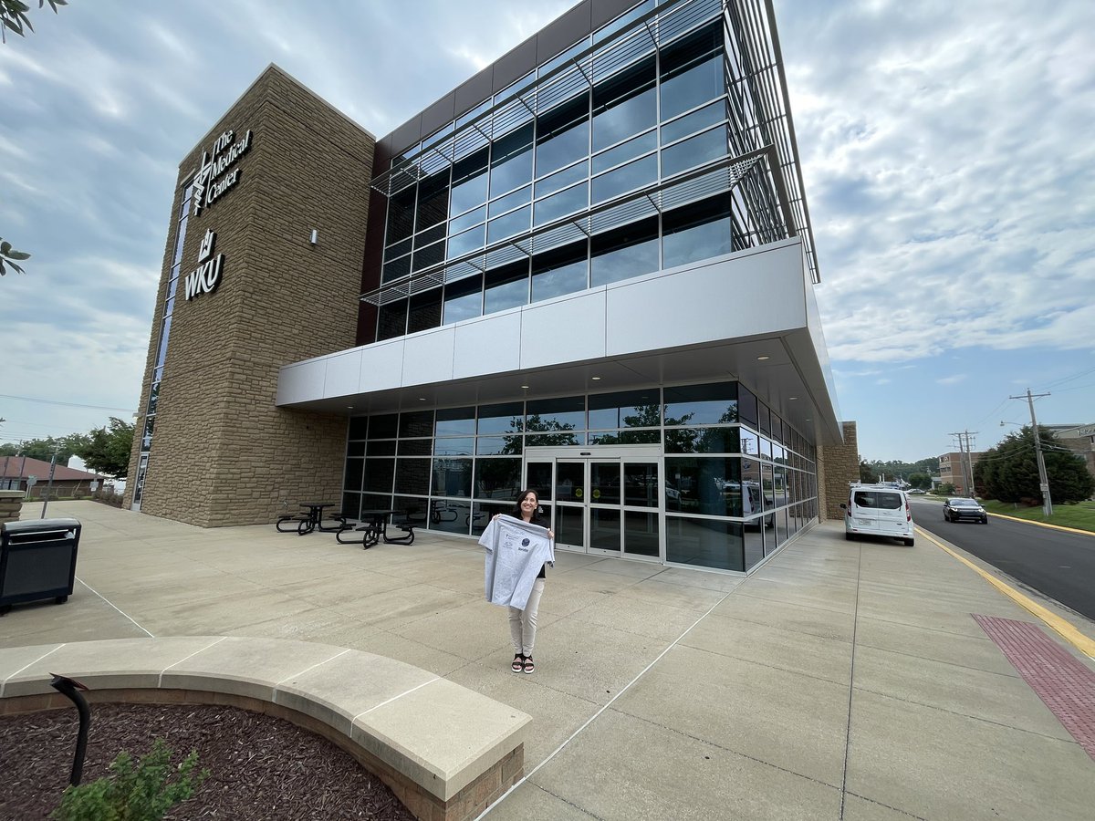 Selling shirts and The Local Lemon lemonade benefitting Officer Matt Davis!
📍700 First Ave (Med Center Health, WKU Health Sciences Complex)
⏰ Now - 4pm 

Sign up to donate blood at RedCrossBlood.org!