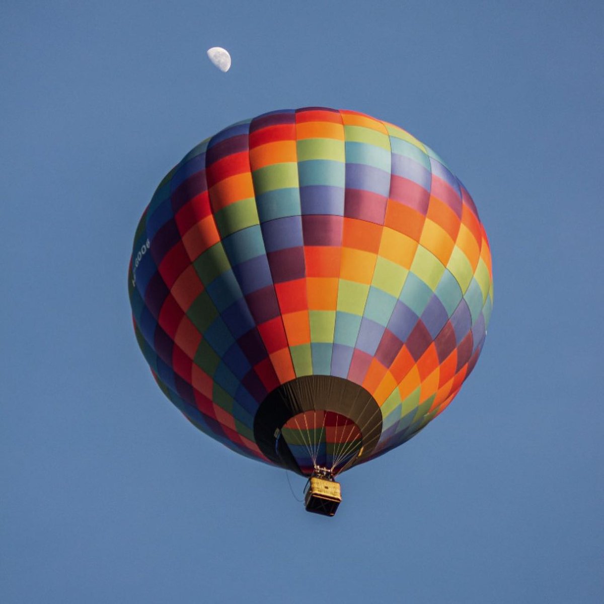 Estamos orgullosos de anunciar que, <a href="/kawsayballoons/">Kawsay Balloons S.A.</a>, uno de los ganadores del programa Emprende Turismo, obtuvo el Certificado de Operación de Turismo Aéreo con Globos Aerostáticos, tras cumplir con los requisitos establecidos por la <a href="/DGAC_Ecuador/">DGAC Ecuador (DAC)</a>. 🧵