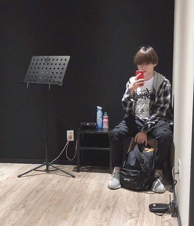 nrkdaily's tweet photo. it's been four years since he came to korea and started his journey to reach his dreams, and he made it.

i'm so proud of you, ni-ki. #니키 #ニキ https://t.co/jiO0mLn0Gg
