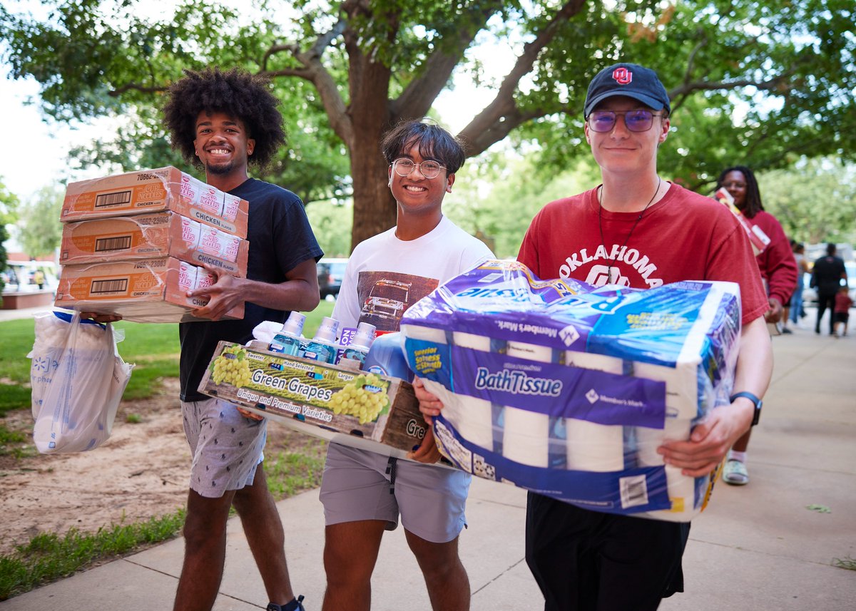 UofOklahoma's tweet photo. Grab your belongings and shout it from the rooftops - Our students return to campus ππππ ππππ βΌοΈ
We can't wait to welcome you home, #OUFamily!
Find all the information you need for #OUMoveIn23 by visiting https://t.co/4UY74qWCuY. https://t.co/wIlS7q4t2O