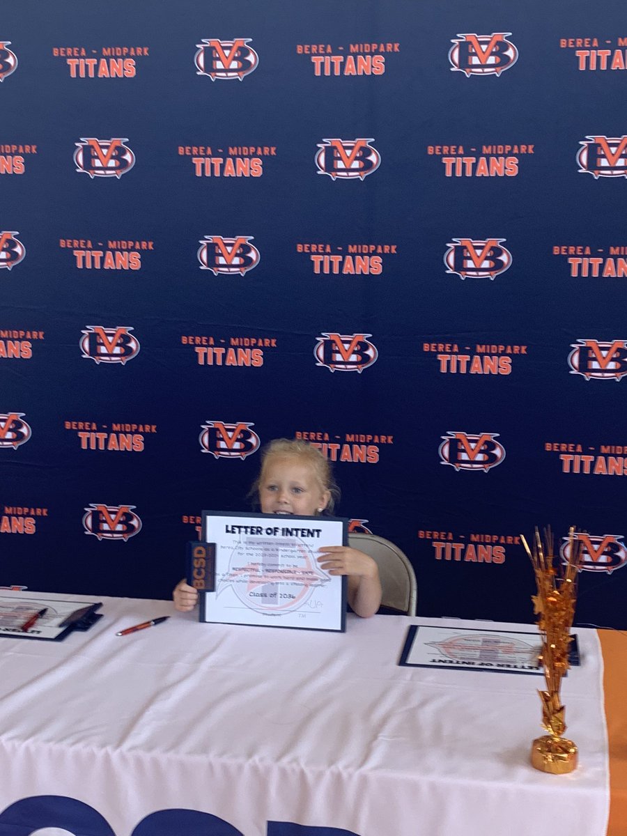nickadiscenza's tweet photo. Exciting day @BereaCSD.  Kindergarten signing day! Awesome seeing the class of 2036 become Titans! Thanks @csiszarberealit, @learning_scout, and our teachers that helped with screening and welcoming our students and families! @BCSDWheeler @mdraves https://t.co/nqK5TPodng