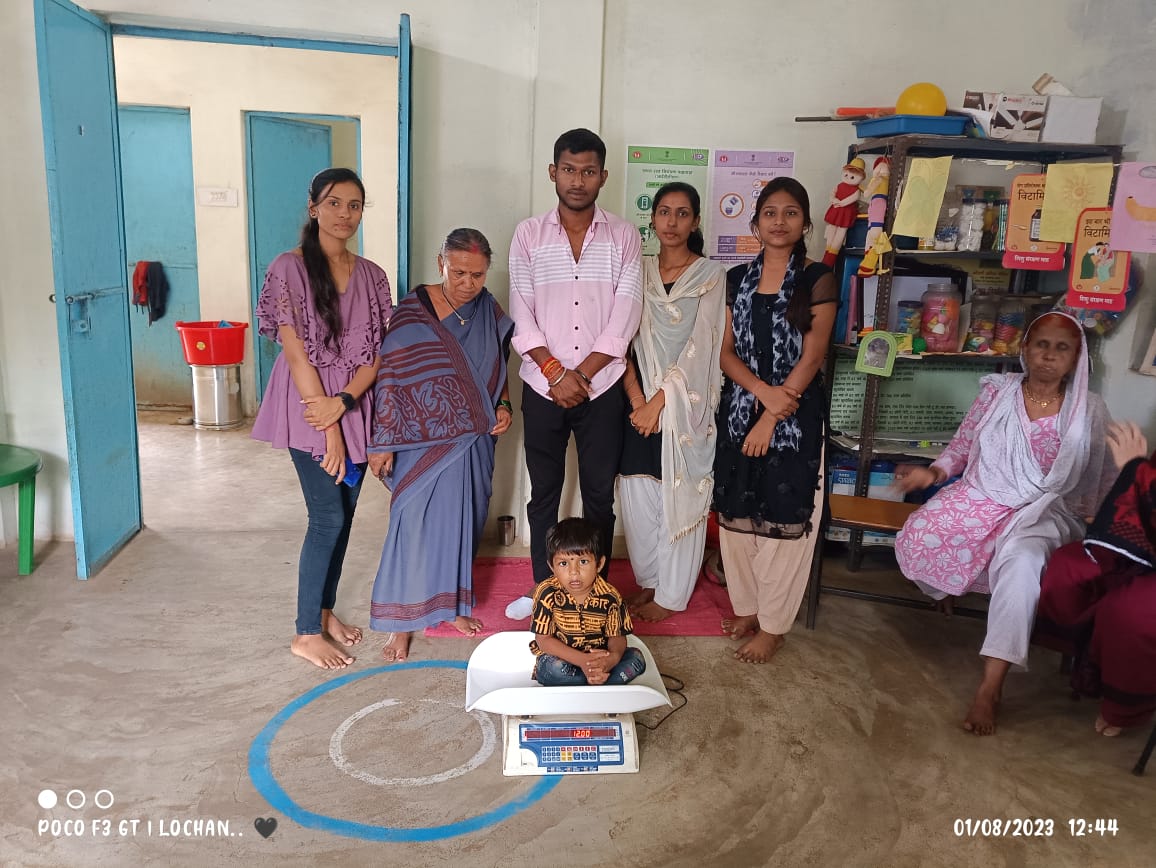 PMNSSPO's tweet photo. पाटन महाविद्यालय के स्वयंसेवकों ने वजन उत्सव सप्ताह के अंतर्गत आंगनबाड़ी केंद्र में बच्चों का वजन और पोषण आहार की जानकारी दी। @_NSSIndia @NssChhattisgarh @NSSRDBhopal @NssrdD @YASMinistry @nssrdB @nsshcyuCG @MoHFW_INDIA https://t.co/s9nQ8T0a0T
