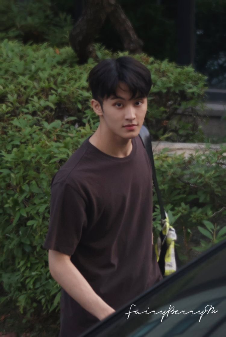 happy birthday mark lee ! 🐯🩵

#마크의_스물네번째_골든아워
#24thGoldenMarkYear
#HAPPYMARKDAY