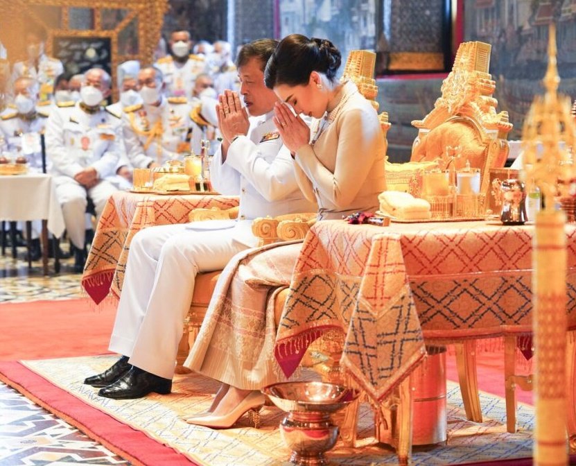 praphatsonkham1's tweet image. #ในหลวง #พระราชินี ทรงบำเพ็ญพระราชกุศลเนื่องในวันอาสาฬหบูชา ณ พระอุโบสถ วัดพระศรีรัตนศาสดาราม พระบรมมหาราชวัง 01.08.23
#ทรงพระเจริญ 🙏💛💜🥰