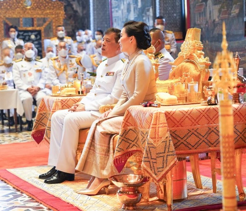 praphatsonkham1's tweet image. #ในหลวง #พระราชินี ทรงบำเพ็ญพระราชกุศลเนื่องในวันอาสาฬหบูชา ณ พระอุโบสถ วัดพระศรีรัตนศาสดาราม พระบรมมหาราชวัง 01.08.23
#ทรงพระเจริญ 🙏💛💜🥰