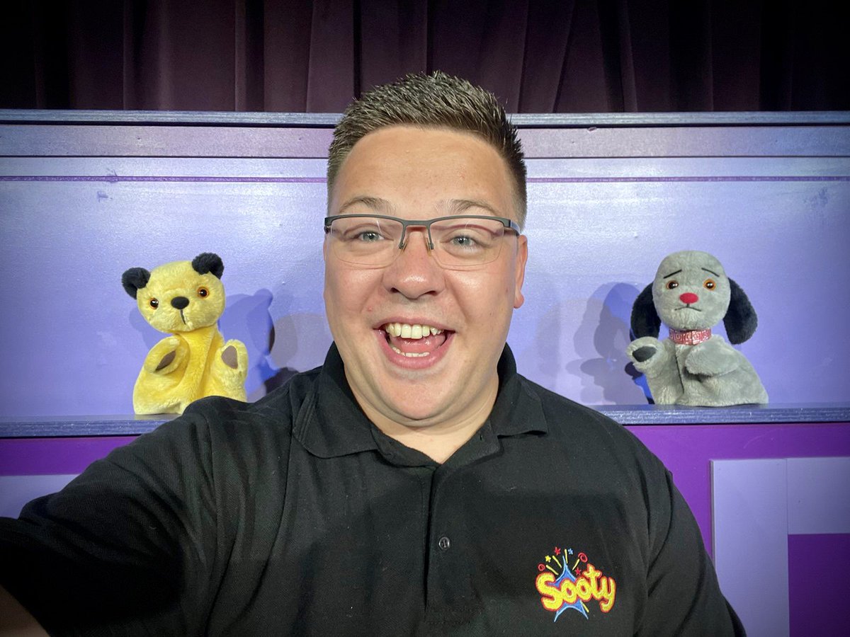 georgeakid's tweet photo. What another great meet and greet onboard @pandocruises Arvia with @Sootyandco! ๐ช
We love being back and canโt wait for another incredible couple of weeks entertaining over 5000 guests! ๐
#sooty #sootyandsweep #thesootyshow #izzywizzy #magic #performer #entertainment https://t.co/tKwBzUS8ZR