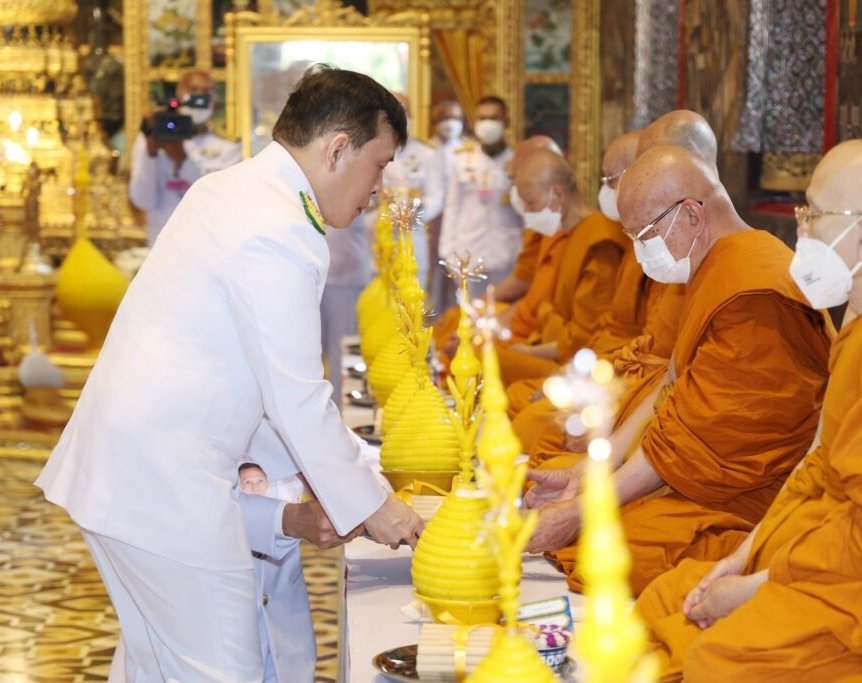 praphatsonkham1's tweet image. #ในหลวง #พระราชินี ทรงบำเพ็ญพระราชกุศลเนื่องในวันอาสาฬหบูชา ณ พระอุโบสถ วัดพระศรีรัตนศาสดาราม พระบรมมหาราชวัง 01.08.23
#ทรงพระเจริญ 🙏💛💜🥰