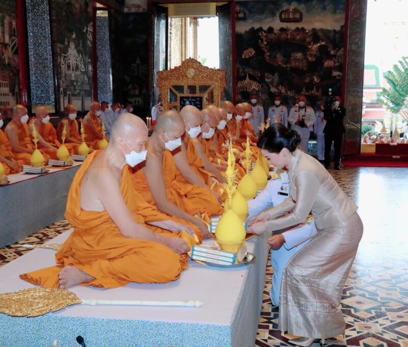 praphatsonkham1's tweet image. #ในหลวง #พระราชินี ทรงบำเพ็ญพระราชกุศลเนื่องในวันอาสาฬหบูชา ณ พระอุโบสถ วัดพระศรีรัตนศาสดาราม พระบรมมหาราชวัง 01.08.23
#ทรงพระเจริญ 🙏💛💜🥰