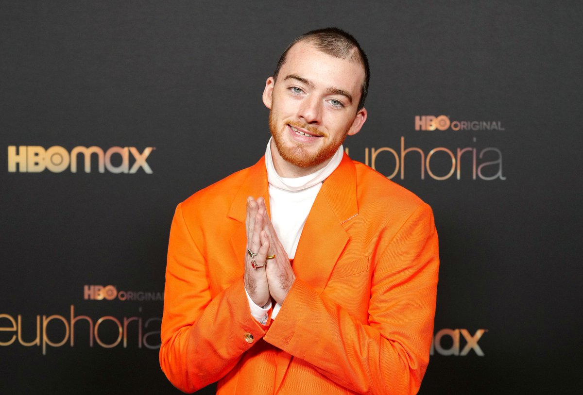 Jamie57271752's tweet photo. please check up on the people u love, 25 is way too young. rest in peace angus 🕊️💔 https://t.co/Q4MuMFr0ig