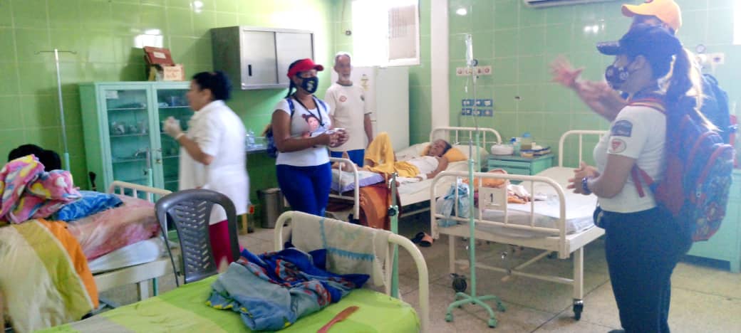 Hoy martes 1 de agosto, jóvenes adventistas realizaron una visita al Centro Diagnostico Integral de Cartanal, estado Miranda, en el marco del #CercaDeTi2023 para repartir el libro "Esperanza en medio de caos", vasos de jugo y dar charlas sobre los 8 remedios naturales.