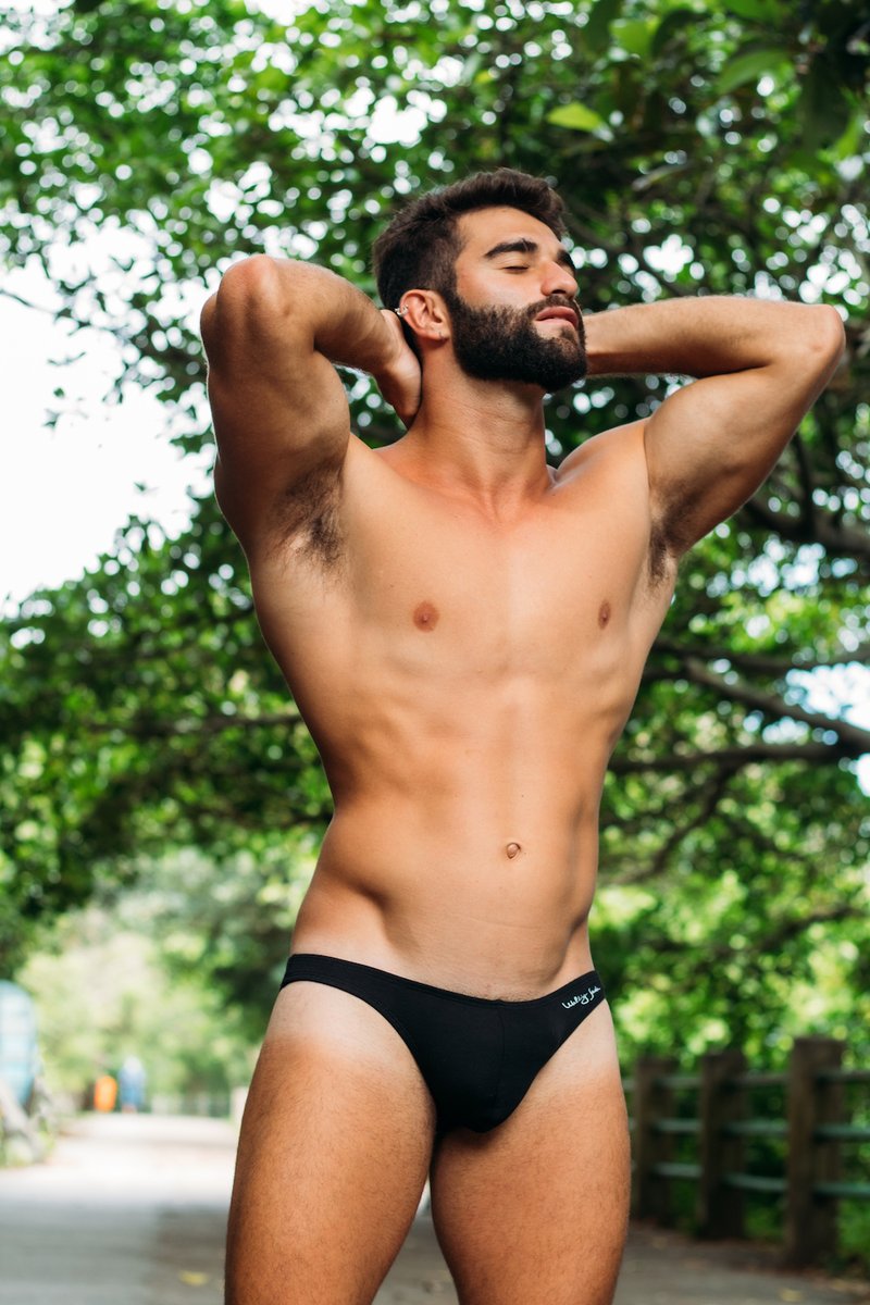 Made from organic cotton and a touch of elastane, the Micro Briefs of Walking Jack allow your skin to breathe while sitting low on your hips, providing a cooler and more comfortable fit. Give them a try and see why small can be beautiful and cool! menandunderwear.com/shop/module/iq…